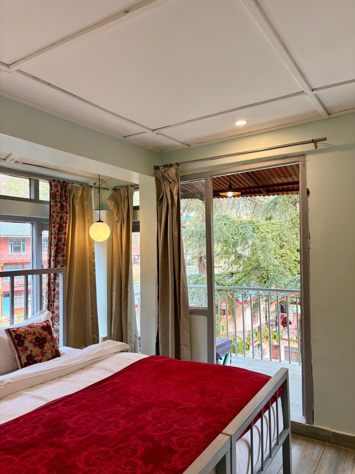 Eevolve Dharamkot - An Eco Hostel McLeod Ganj Dış mekan fotoğraf